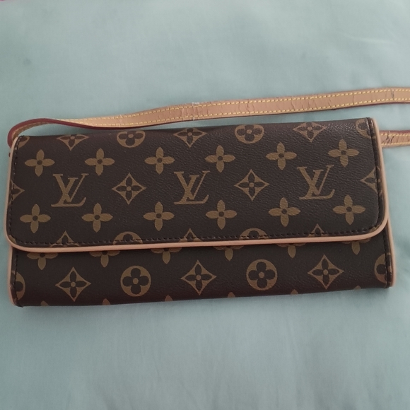 Louis Vuitton Monogram Brown Wallet - Picture 1 of 6